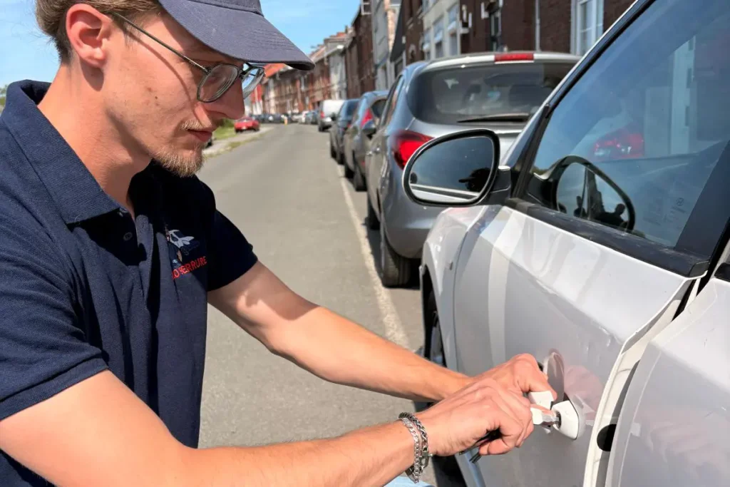 Ouverture de voiture sans clé par 120 Serrure